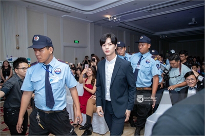Bảo vệ người nổi tiếng