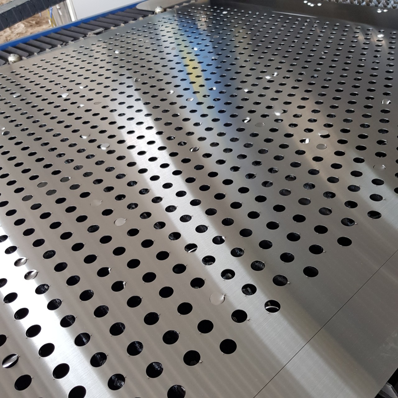 Gia công kim loại tấm, cắt laser