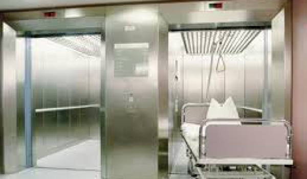 Thang máy bệnh viện