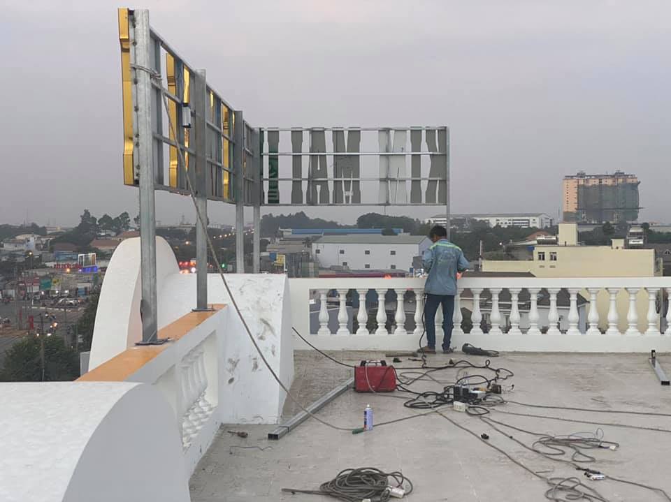 Biển quảng cáo toà nhà