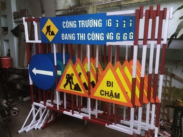 Biển chỉ dẫn tòa nhà, đường
