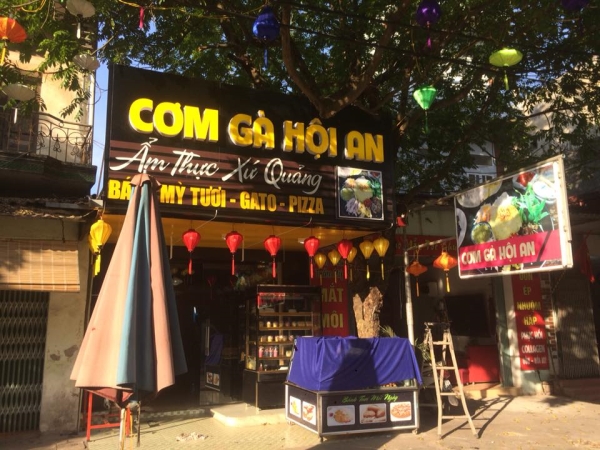 Biển hiệu nhà hàng cơm gà Hội An