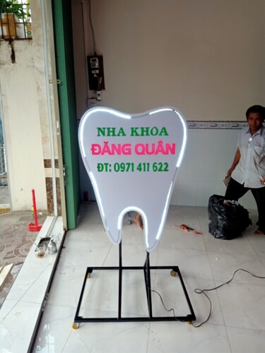 Biển quảng cáo đèn