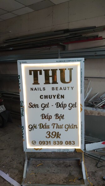 Biển quảng cáo đèn Led Nails Beauty