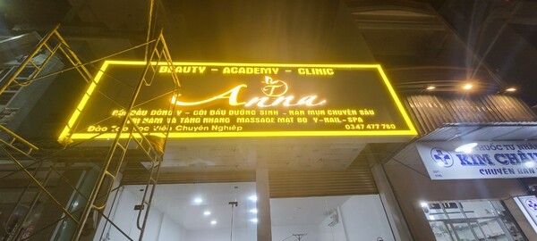 Biển quảng cáo đèn Led Spa