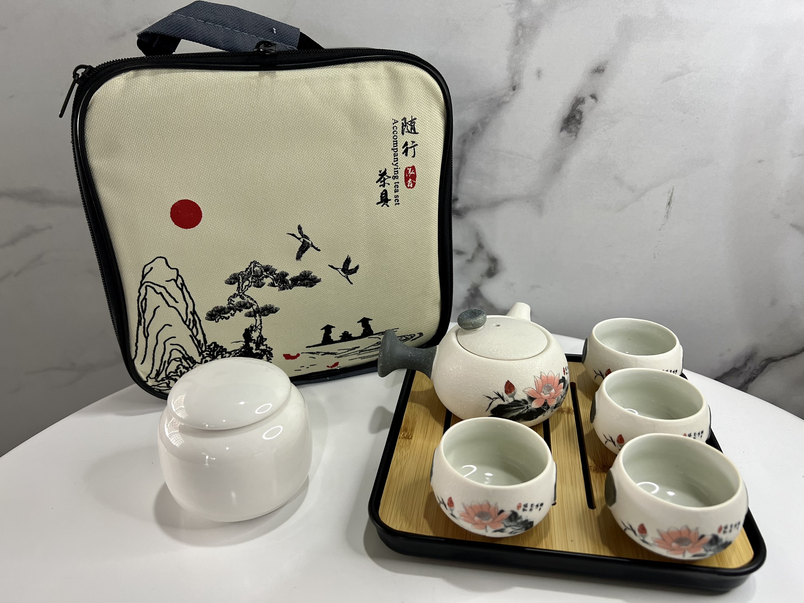 Bộ ấm chén sứ