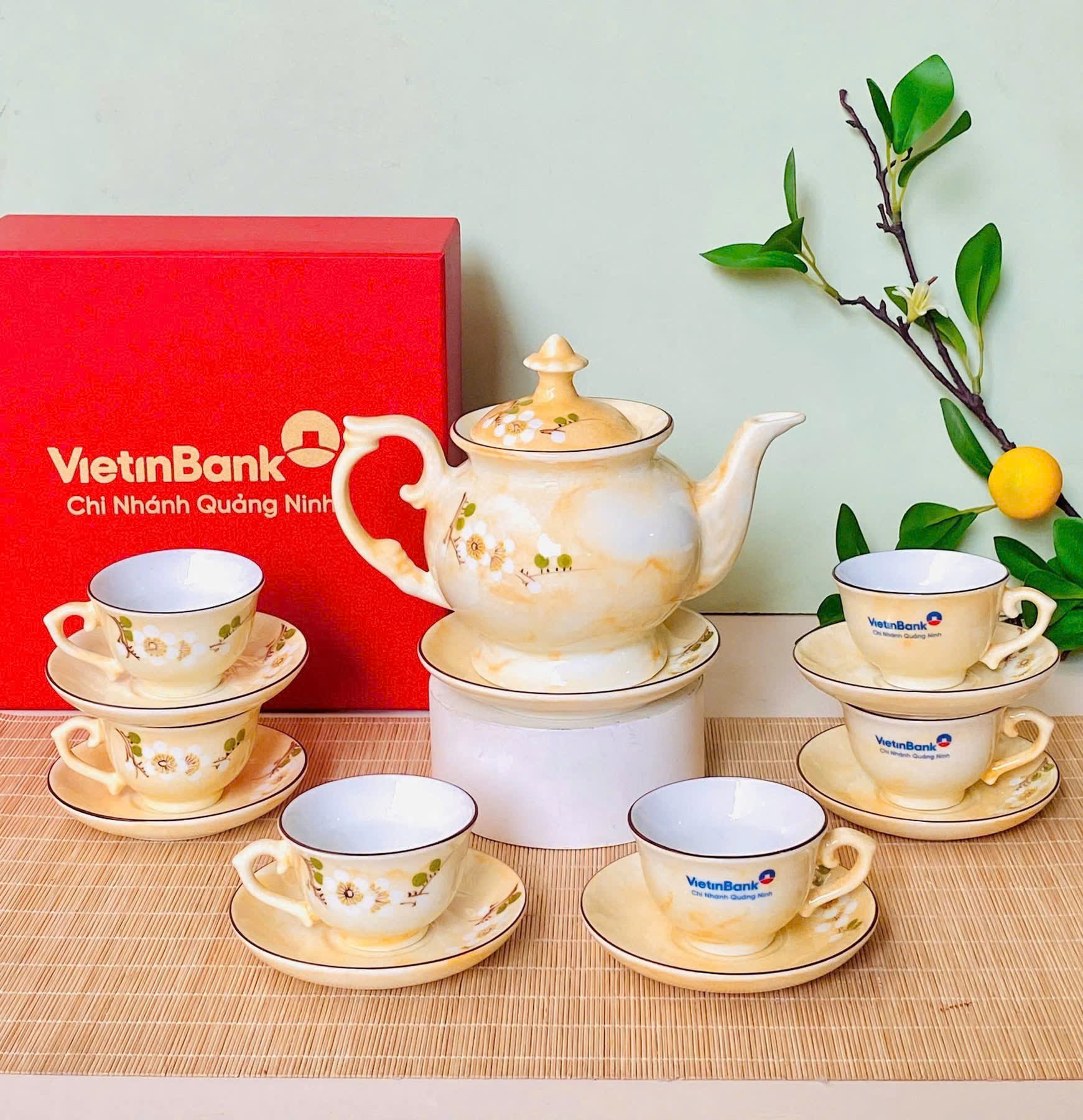Bộ ấm trà sứ