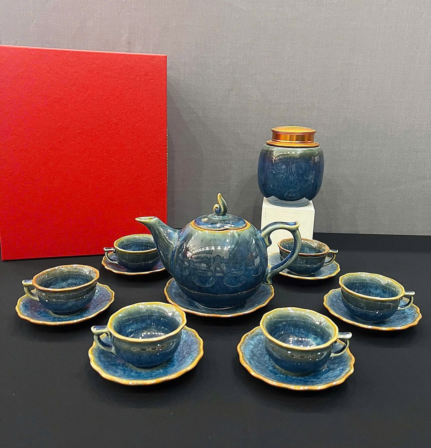 Bộ ấm trà sứ