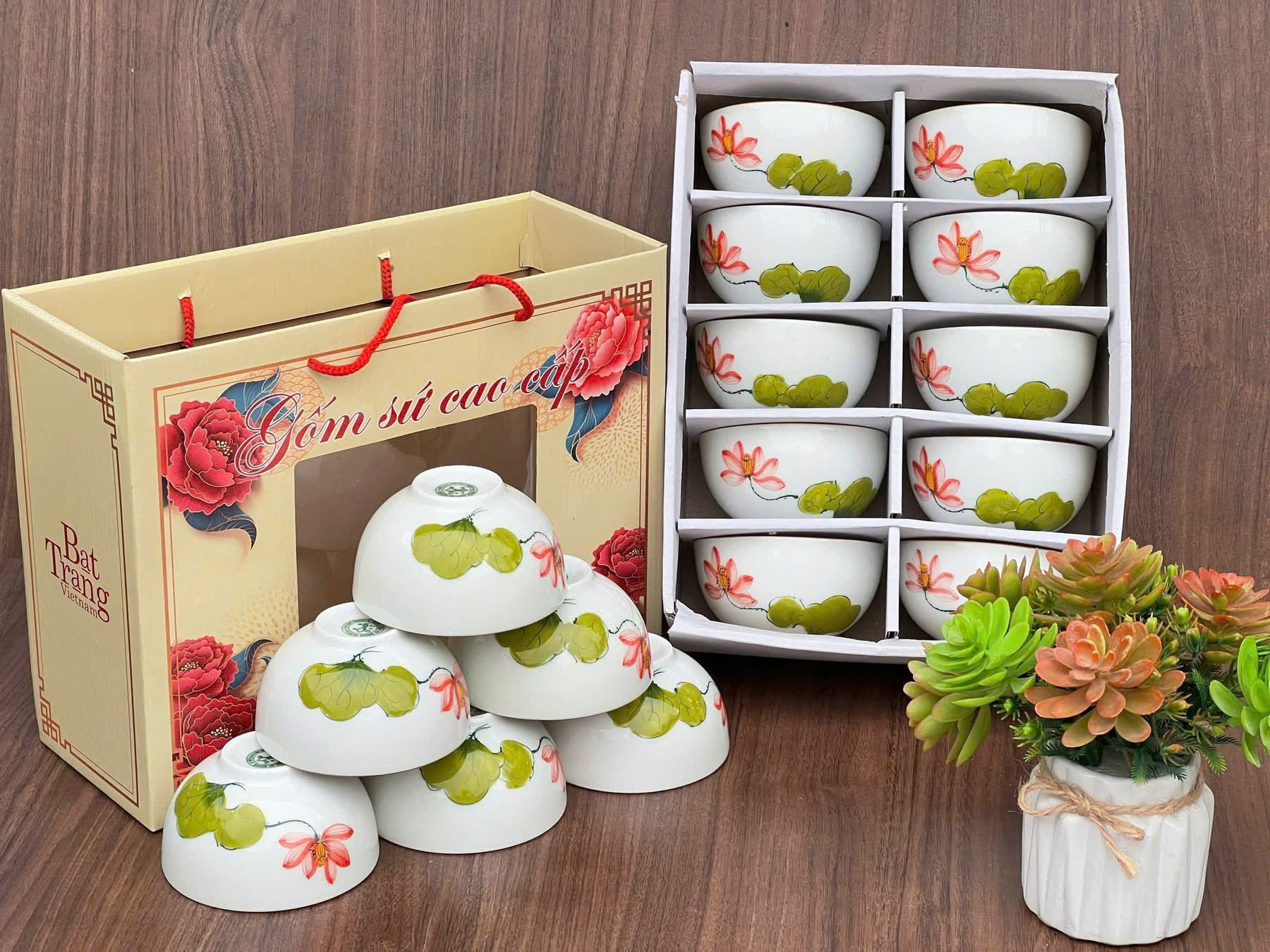 Bộ chén gốm sứ