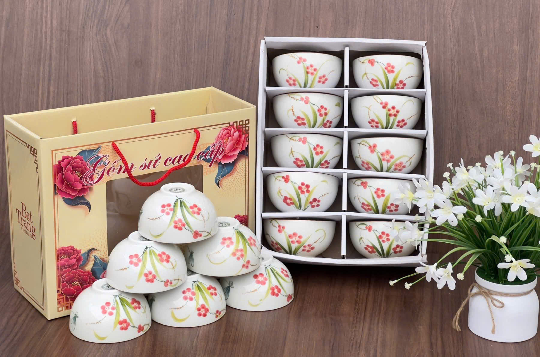 Bộ chén gốm sứ
