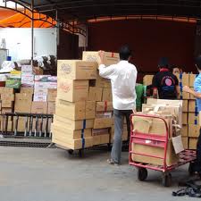 Bốc dỡ hàng hóa