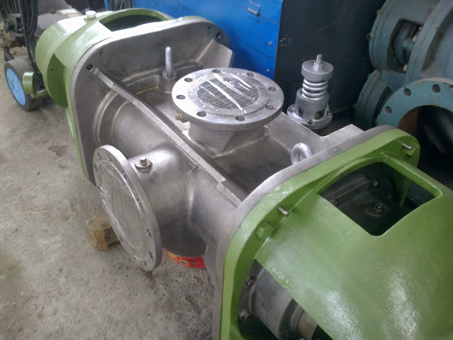 Bơm dầu trục vít
