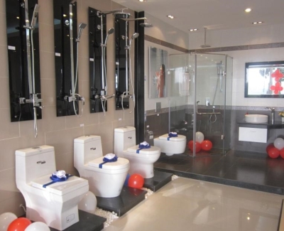 Bồn cầu và sen cây Toto