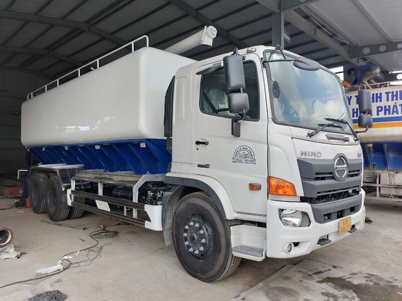 Bồn tải thức ăn gia súc