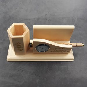 Bút gỗ khắc hình