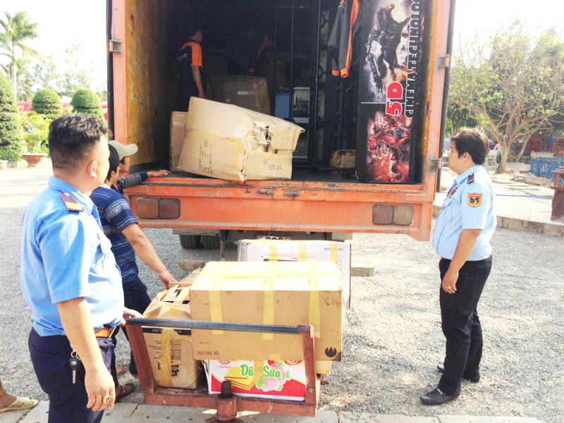 Bảo vệ áp tải tiền và hàng hóa