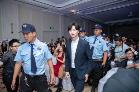 Bảo vệ diễn viên
