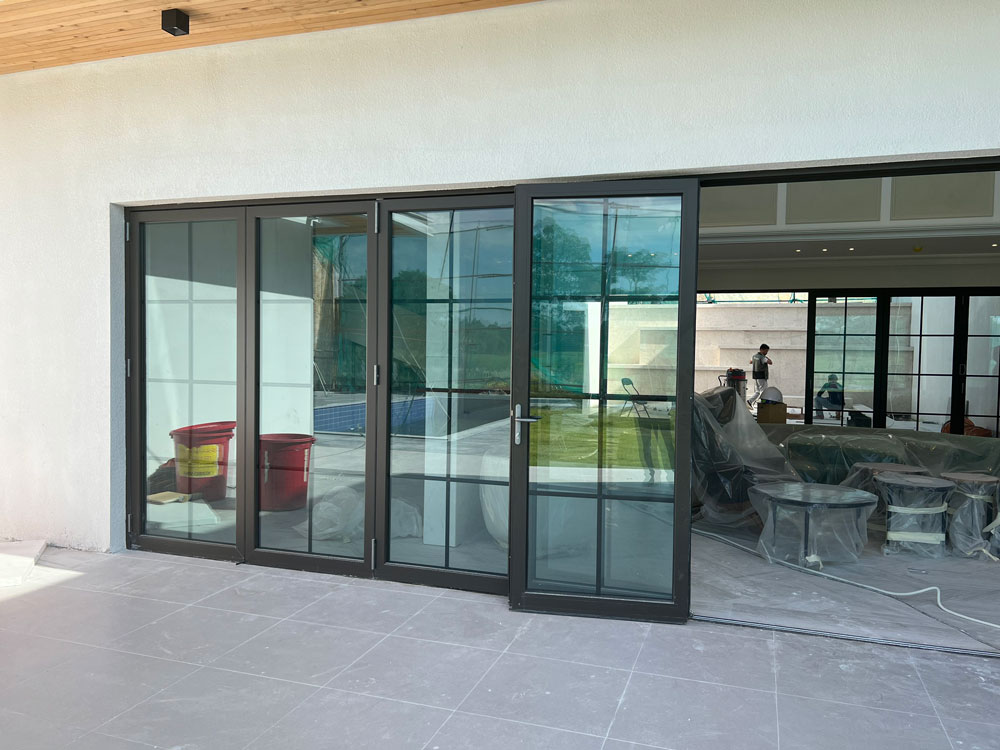Cửa nhôm kính cao cấp