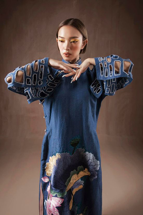 Áo dài vải dứa NTK Vũ Việt Hà