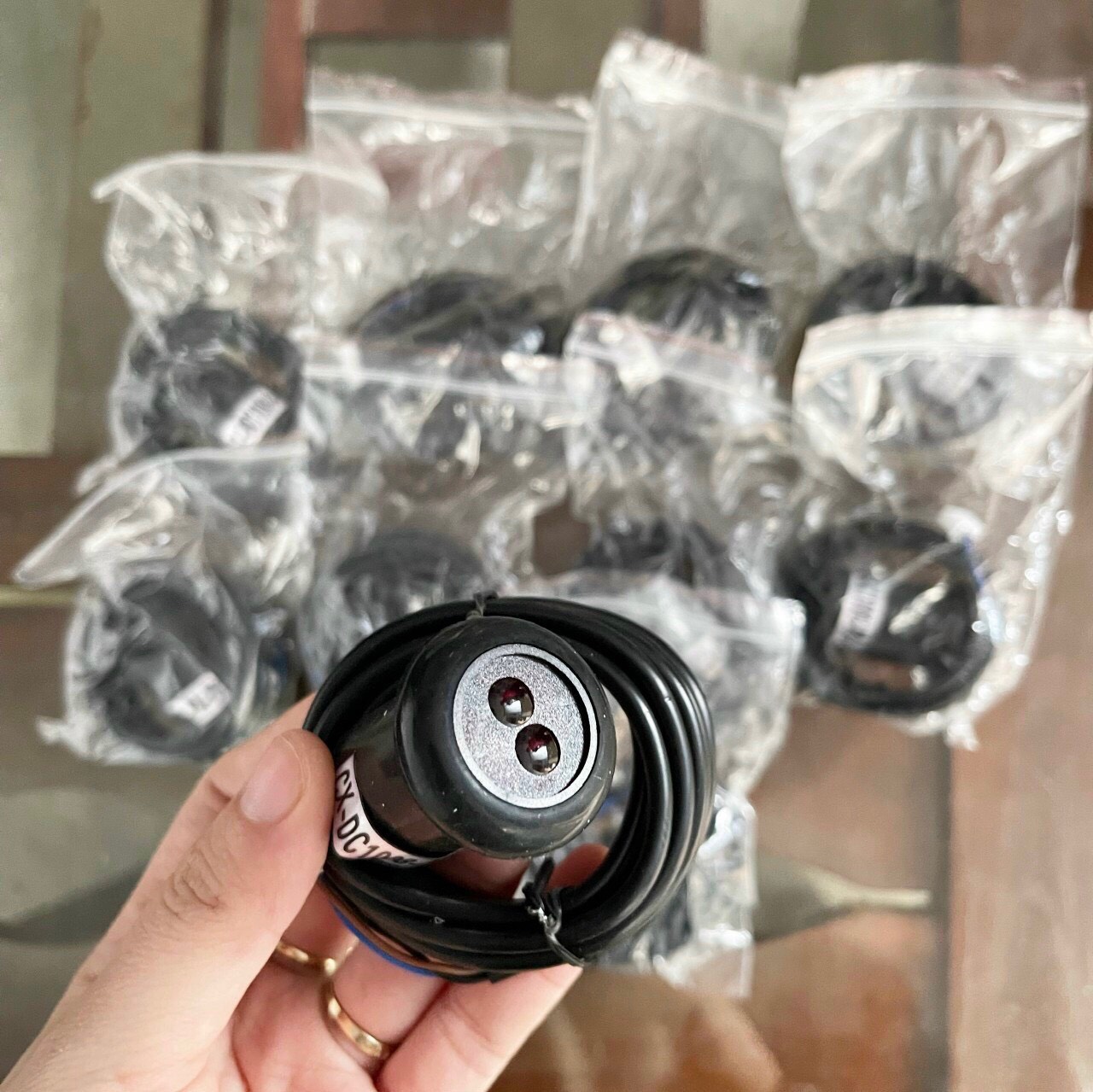 Cảm biến cổng xếp tự động