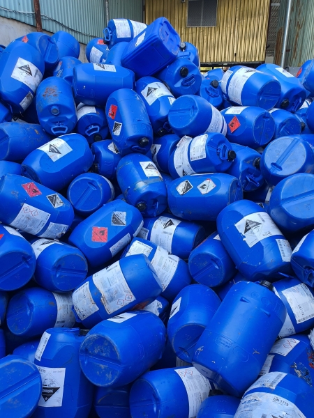 Can nhựa đựng hóa chất