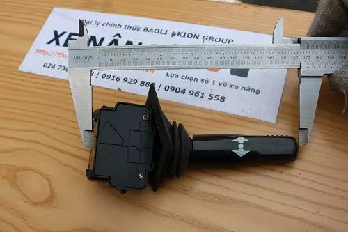 Cần số lùi tiến xe nâng