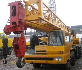Cần cẩu 25 tấn