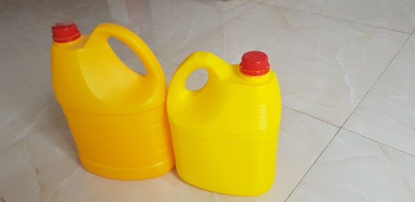 Can nhựa