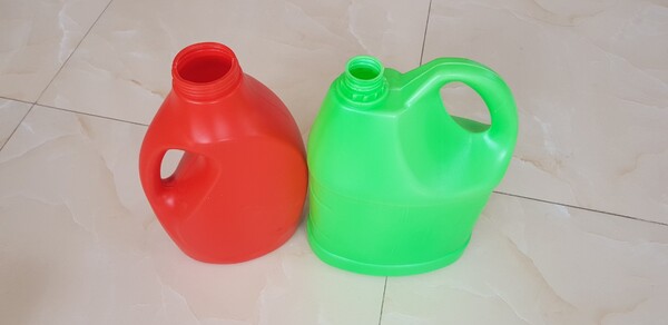Can nhựa