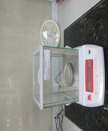 Cân phân tích 4 số lẻ