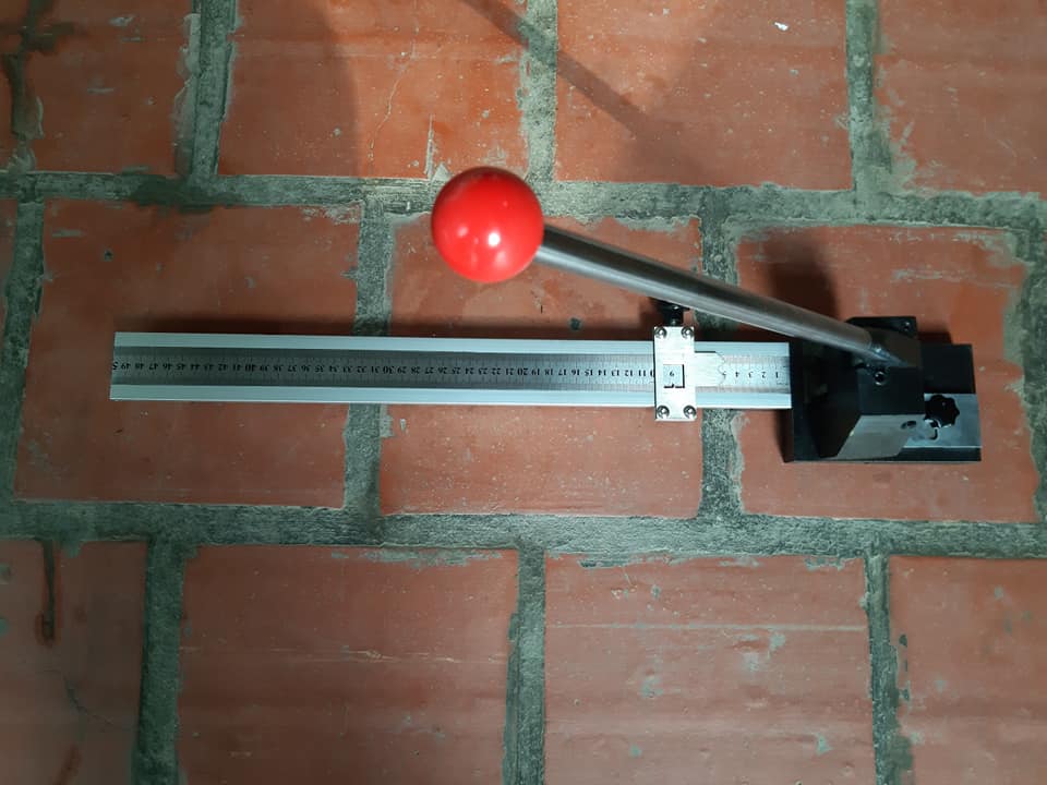 Máy cắt chỉ bế