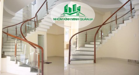 Cầu thang kính cường lực