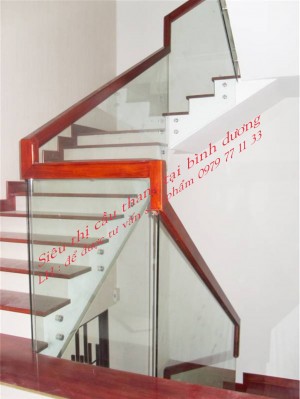 Cầu thang nhôm kính