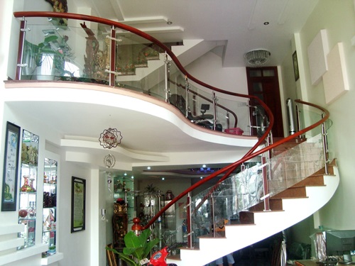 Cầu thang nhôm kính