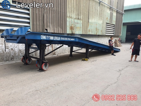Cầu lên Container