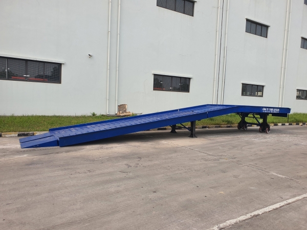 Cầu lên Container