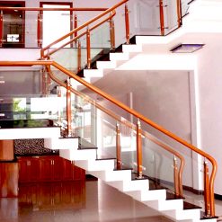 Cầu thang kính cường lực