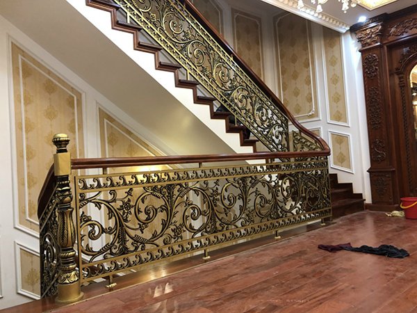 Cầu thang nhôm đúc kiệt tác nội thất