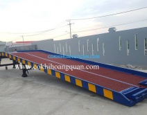 Cầu dẫn xe nâng lên container