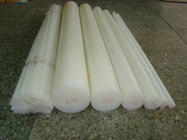 Cây nhựa trụ tròn