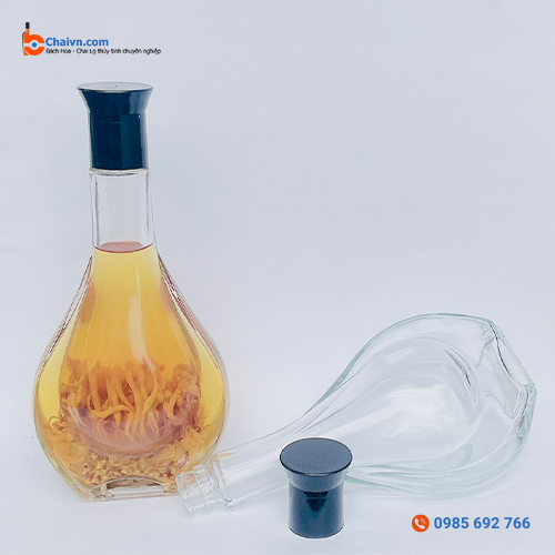 Chai thủy tinh giọi nước