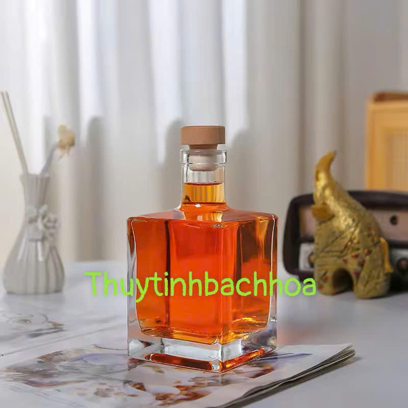Chai thủy tinh vuông 750ml