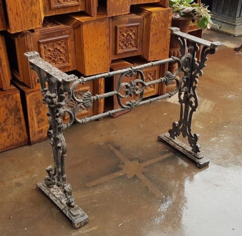 Chân bàn dài