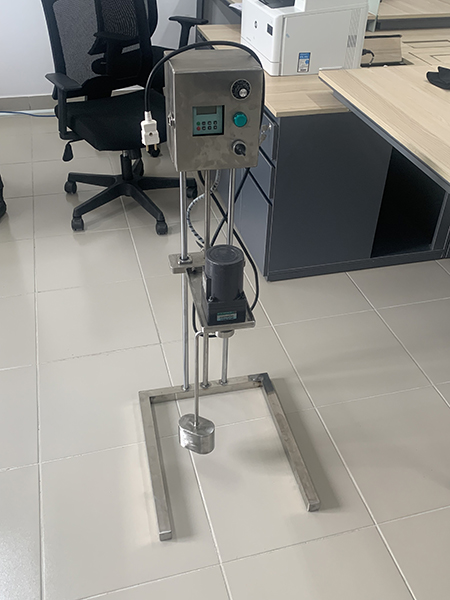 Băng tải lật mặt và xoay áo tự động