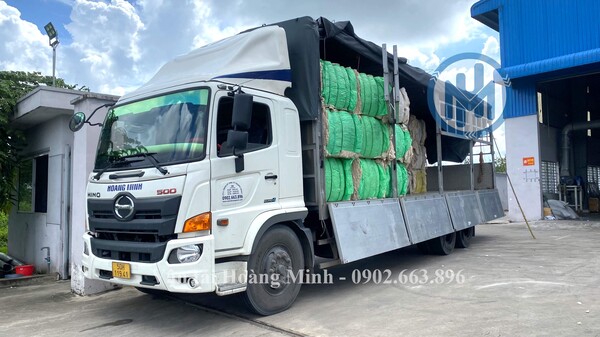 Xe tải chở hàng bao bì, vải sợi