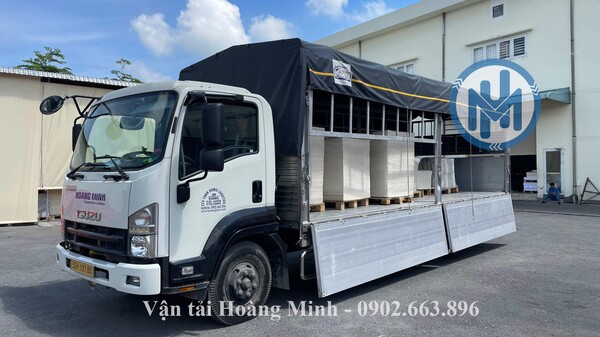 Xe tải chở hàng giấy ván