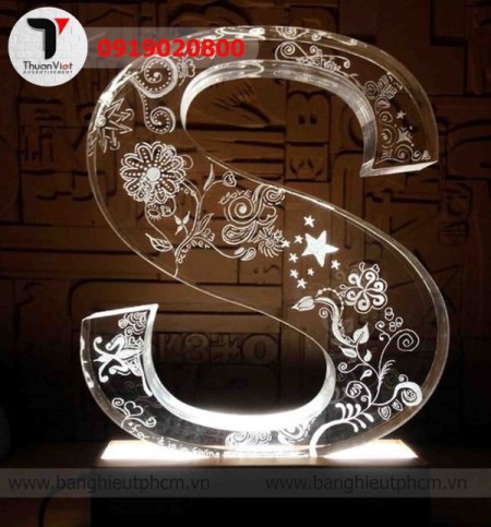 Thi công chữ nổi quảng cáo