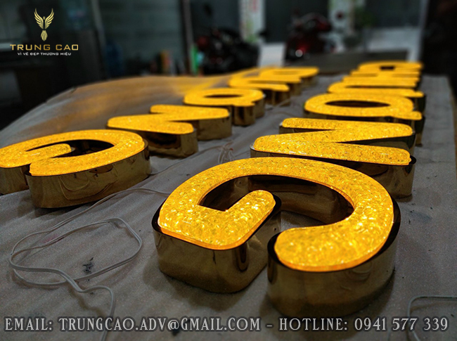 Gia công chữ nổi