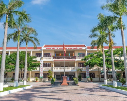 Trường THPT Chuyên Lê Thánh Tông