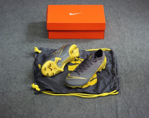 Giày cỏ tự nhiên Nike